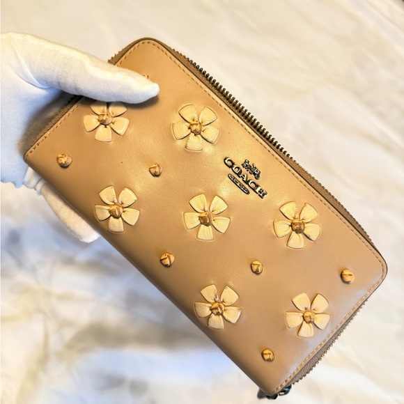 Coach Floral Leather Zip-Around Wallet – Tan/Nude - Picture 5 of 8